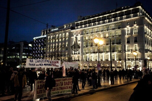 Χιλιάδες κόσμου στα συλλαλητήρια σε Σύνταγμα - Ομόνοια κατά του πολυνομοσχεδίου