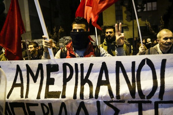 Πορεία διαμαρτυρίας Παλαιστινίων έξω από την αμερικανική πρεσβεία