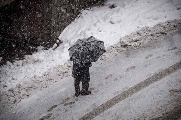 Ραγδαία επιδείνωση του καιρού: Ισχυρές καταιγίδες, χιόνια και παγετός σε όλη τη χώρα - Στα λευκά η Β. Ελλάδα