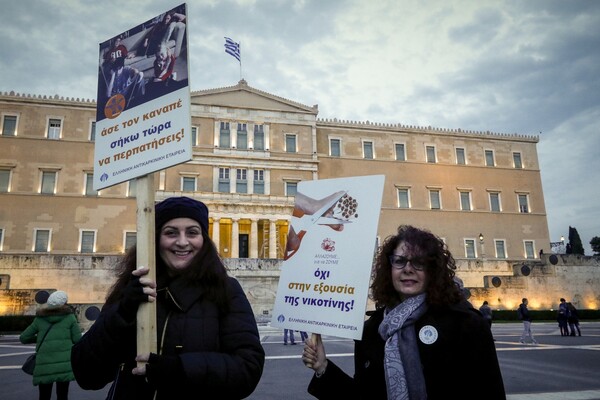 Η Βουλή φωταγωγήθηκε για την Παγκόσμια Ημέρα κατά του Καρκίνου