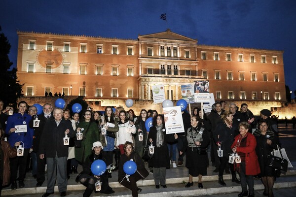 Η Βουλή φωταγωγήθηκε για την Παγκόσμια Ημέρα κατά του Καρκίνου