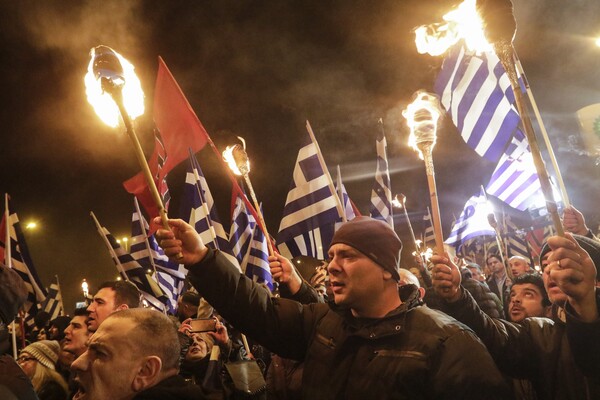 Πορεία αντιεξουσιαστών και συγκέντρωση της Χρυσής Αυγής στο κέντρο της Αθήνας