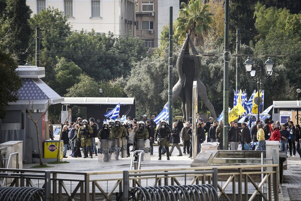 Συγκέντρωση αντιεξουσιαστών στα Προπύλαια