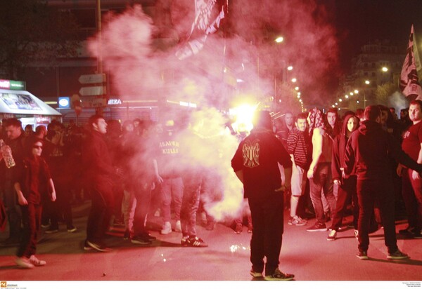 Χιλιάδες οπαδοί του ΠΑΟΚ διαδηλώνουν στη Θεσσαλονίκη