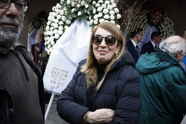 Ο Τσίπρας και πολλά στελέχη της κυβέρνησης στην κηδεία του Βασίλη Μουλόπουλου