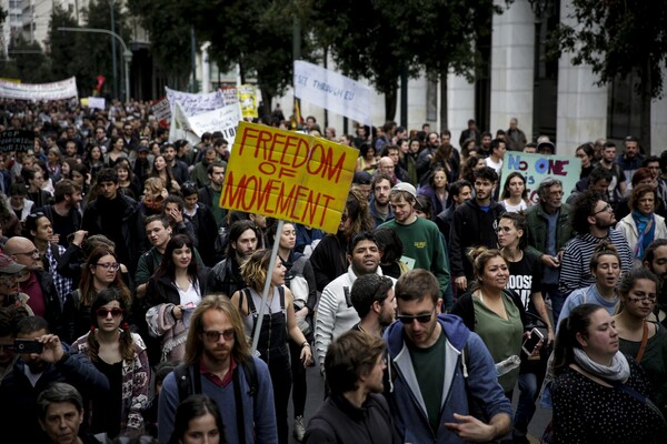 Ολοκληρώθηκε το αντιρατσιστικό-αντιφασιστικό συλλαλητήριο στην Αθήνα - Μαζική συμμετοχή