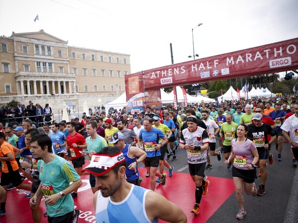 Γκελαούζος και Πετρουλάκη θριάμβευσαν στον Ημιμαραθώνιο της Αθήνας