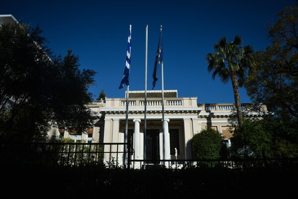 Ολοκληρώθηκε η συνάντηση Τσίπρα - Καμμένου στο Μαξίμου