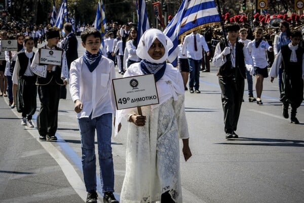 Ολοκληρώθηκε η μαθητική παρέλαση στην Αθήνα για την 25η Μαρτίου