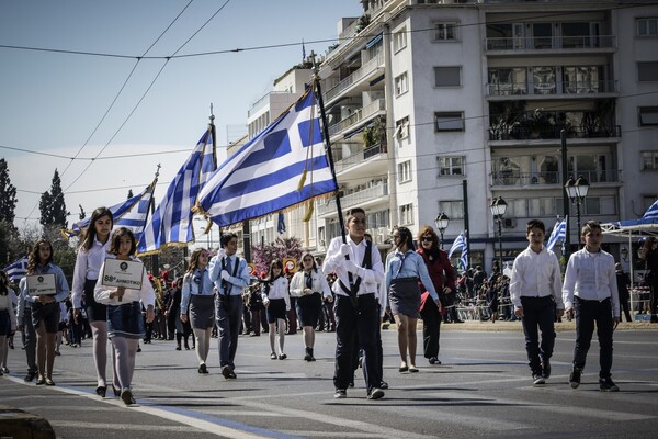 Ολοκληρώθηκε η μαθητική παρέλαση στην Αθήνα για την 25η Μαρτίου