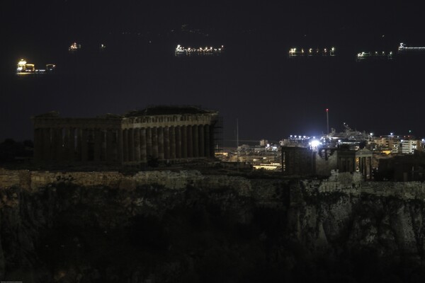 Η Ακρόπολη, η Βουλή και η Στέγη σκοτείνιασαν για την Ώρα της Γης