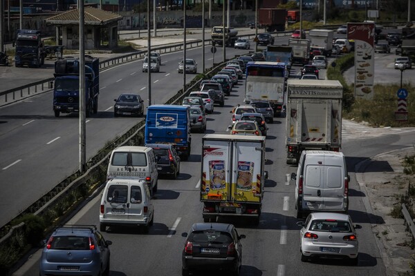 Φεύγουν από την Αθήνα και οι τελευταίοι εκδρομείς του Πάσχα