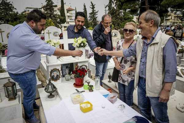 Σήμερα οι Πόντιοι στα Σούρμενα τρώνε πάνω από τους τάφους των νεκρών τους