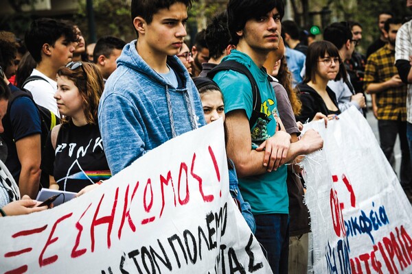 Στη σκιά μιας οικονομίας που λιμνάζει