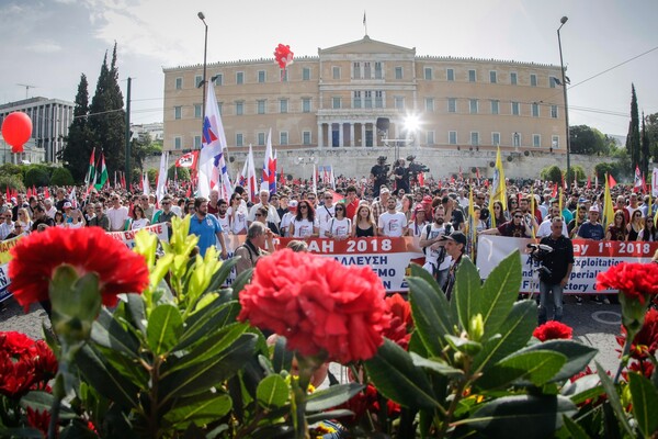 Σε εξέλιξη οι συγκεντρώσεις για την εργατική Πρωτομαγιά στο κέντρο της Αθήνας