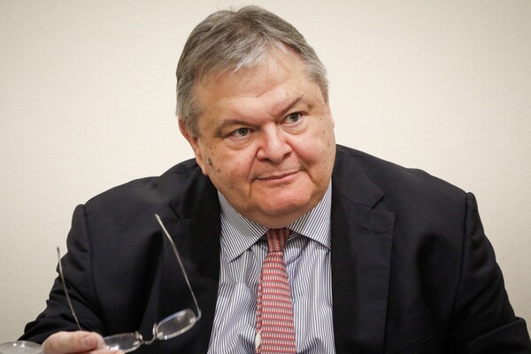 Βενιζέλος: Δεν πέφτει η κυβέρνηση με το νομοσχέδιο για την αναδοχή από ομόφυλα ζευγάρια