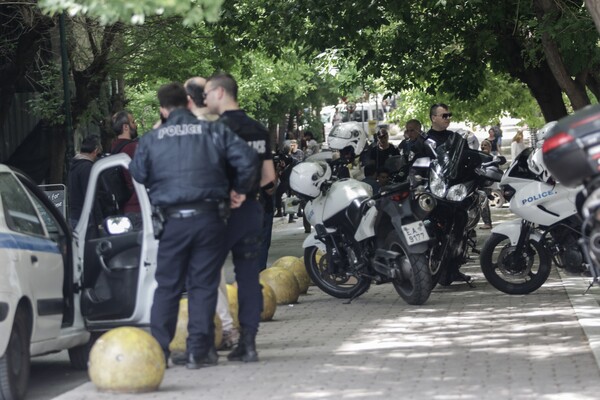 Μεγάλη επιχείρηση της αστυνομίας στην Αττική για σπείρα που έκλεβε οχήματα