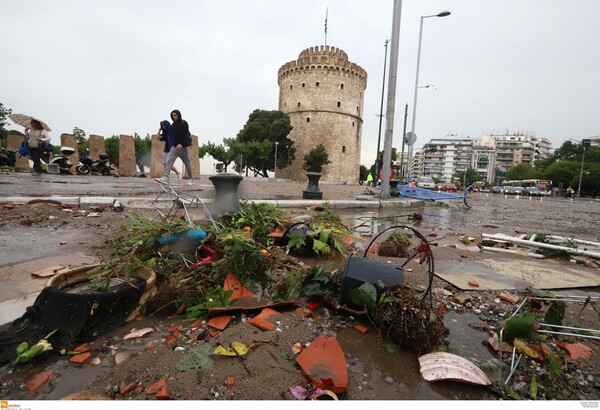 Ακραία κακοκαιρία σάρωσε τη Θεσσαλονίκη - Γυναίκα παρασύρθηκε από χείμαρρο