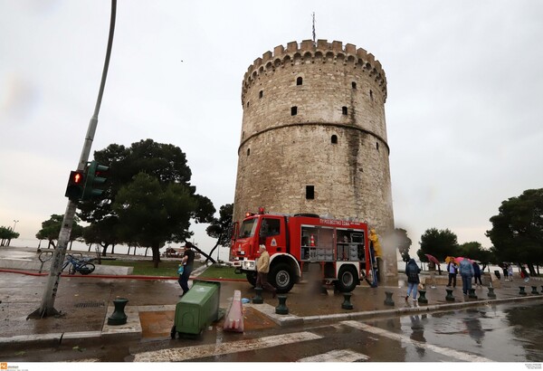 Ακραία κακοκαιρία σάρωσε τη Θεσσαλονίκη - Γυναίκα παρασύρθηκε από χείμαρρο