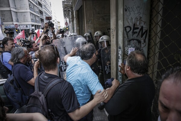 Ένταση έξω από συμβολαιογραφικό γραφείο στο κέντρο της Αθήνας