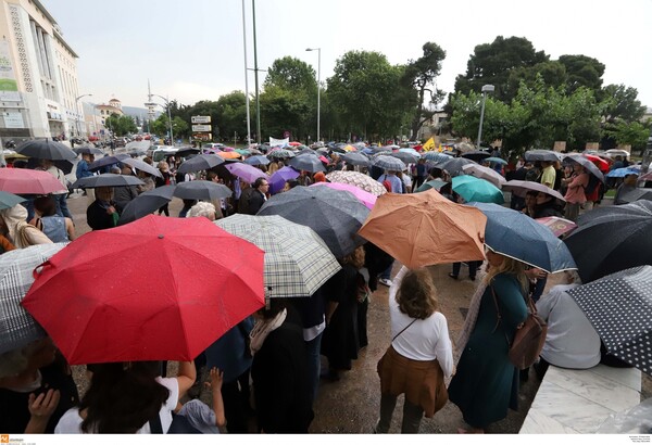 Πολίτες της Θεσσαλονίκης στο Λευκό Πύργο για τον Γιάννη Μπουτάρη - Συγκέντρωση συμπαράστασης