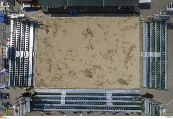 Δείτε από ψηλά την πλατεία Αριστοτέλους που έχει μεταμορφωθεί σε γήπεδο beach volley