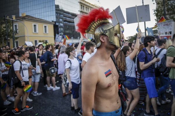 Η Αθήνα φώναξε «Παρούσα» δυνατά και με πάθος - Χιλιάδες άνθρωποι στο Pride της αγάπης, της ισότητας και της ελευθερίας