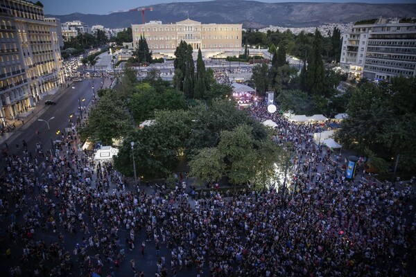 Η Αθήνα φώναξε «Παρούσα» δυνατά και με πάθος - Χιλιάδες άνθρωποι στο Pride της αγάπης, της ισότητας και της ελευθερίας