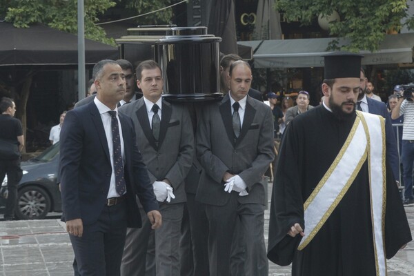 Σε λαϊκό προσκύνημα η σορός του Παύλου Γιαννακόπουλου - Σήμερα η κηδεία