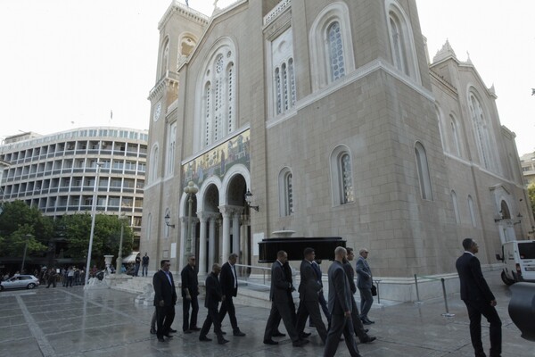 Σε λαϊκό προσκύνημα η σορός του Παύλου Γιαννακόπουλου - Σήμερα η κηδεία