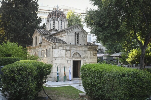 Σε λαϊκό προσκύνημα η σορός του Παύλου Γιαννακόπουλου - Σήμερα η κηδεία