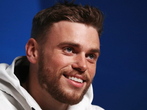 Το φιλί του Gus Kenworthy στον σύντροφό του περνά ως ιστορική LGBTQI+ στιγμή για τους Χειμερινούς Ολυμπιακούς