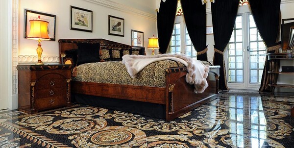 Η εντυπωσιακή έπαυλη του Versace έγινε πολυτελές ξενοδοχείο