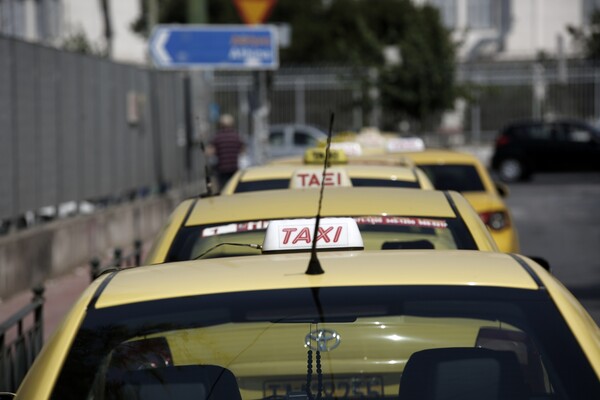 Απεργία την Τετάρτη αποφάσισαν οι οδηγοί ταξί στην Αττική
