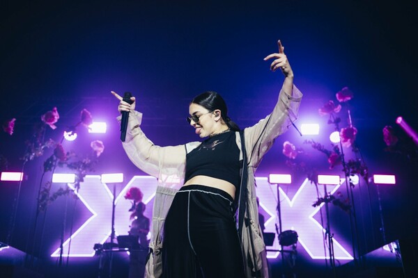 Charli XCX: η ποπ σταρ του αμέσου μέλλοντος