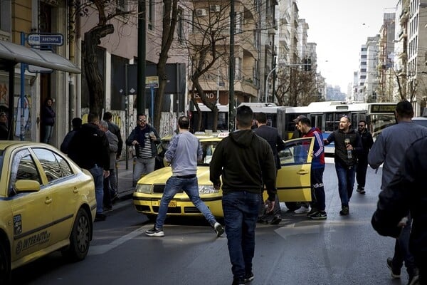 «Θα το κάνουμε Κούγκι», απειλεί ο Λυμπερόπουλος μετά τα επεισόδια στην συγκέντρωση των οδηγών ταξί