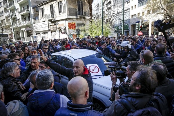 «Θα το κάνουμε Κούγκι», απειλεί ο Λυμπερόπουλος μετά τα επεισόδια στην συγκέντρωση των οδηγών ταξί