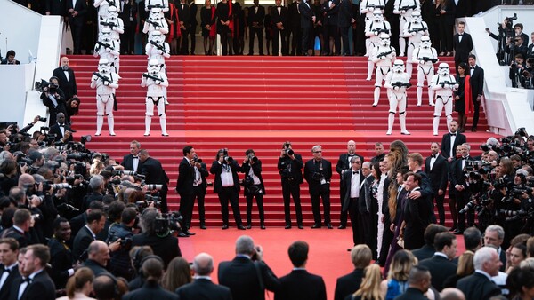 Συναρπαστικές Κάννες με Star Wars, Εμίλια Κλαρκ και μοντέλα στο κόκκινο χαλί