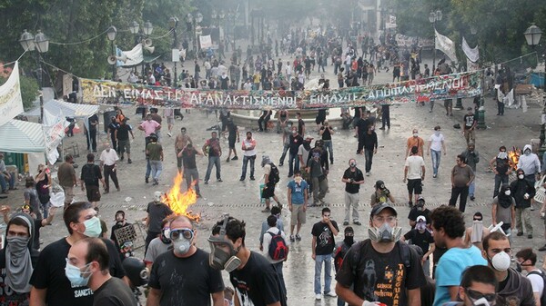 Ένας Έλληνας σκηνοθέτης κατέγραψε όλες τις διαδηλώσεις που έγιναν στα χρόνια της κρίσης