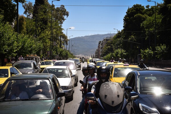 «Χάος» στους δρόμους της Αθήνας από το μποτιλιάρισμα
