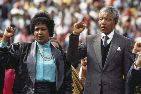 Ουίνι Μαντέλα: Αγία των Μαύρων ή στυγνή δολοφόνος;