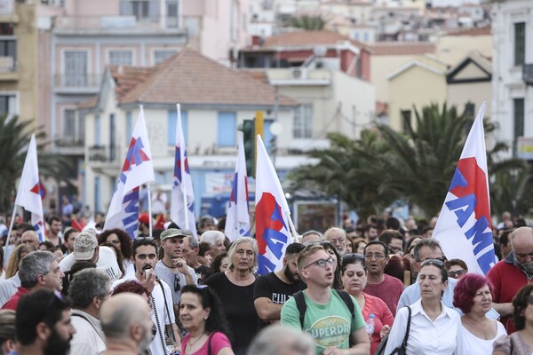 Ένταση στην συγκέντρωση διαμαρτυρίας στη Μυτιλήνη - Στους δρόμους οι κάτοικοι