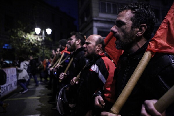 Χιλιάδες κόσμου στα συλλαλητήρια σε Σύνταγμα - Ομόνοια κατά του πολυνομοσχεδίου