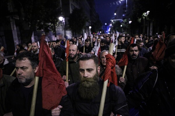 Χιλιάδες κόσμου στα συλλαλητήρια σε Σύνταγμα - Ομόνοια κατά του πολυνομοσχεδίου