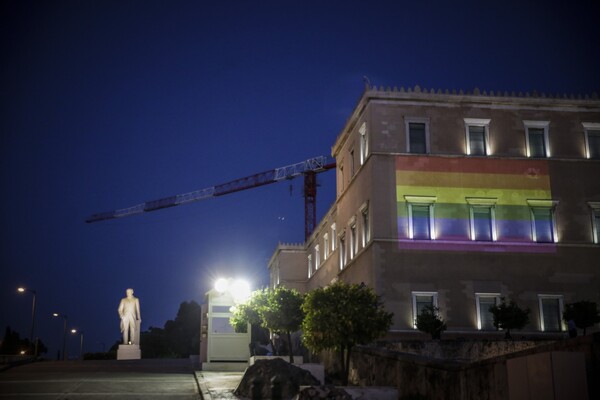 Το σύμβολο του Pride για πρώτη φορά στη Βουλή