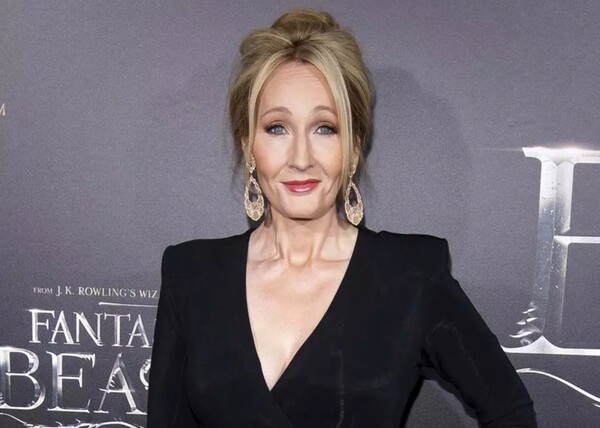 Τελικά η JK Rowling είναι ακτιβίστρια μέχρι εκεί που δεν θίγονται τα συμφέροντά της;