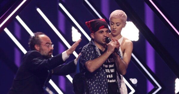 Eurovision: Ποιος είναι ο άντρας που όρμηξε στη σκηνή - O διαδηλωτής κρατείται και οι αρχές ξεκίνησαν έρευνα