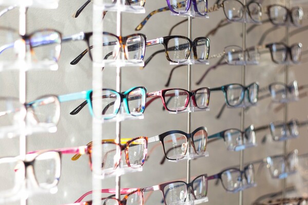 Δεν θα προπληρώνουν πλέον τα γυαλιά που αγοράζουν οι ασφαλισμένοι του ΕΟΠΥΥ