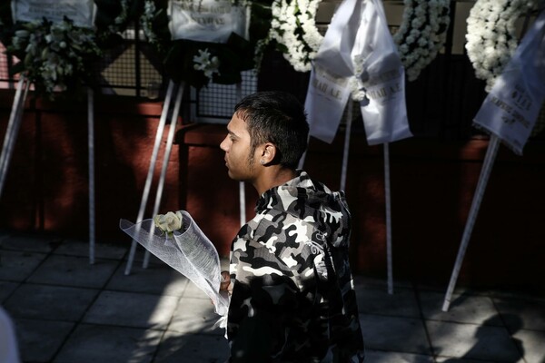 Oι συγκινητικές στιγμές από το αντίο στον Παντελή Παντελίδη