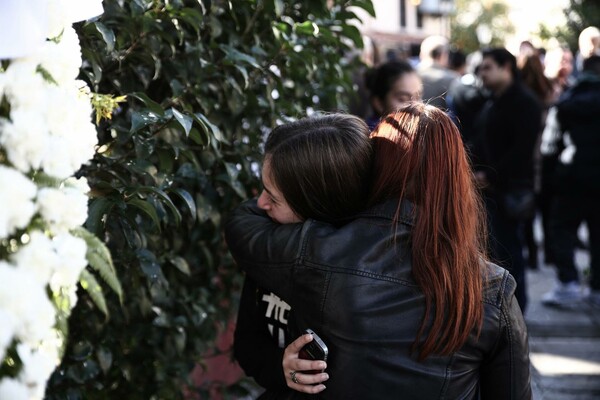 Oι συγκινητικές στιγμές από το αντίο στον Παντελή Παντελίδη